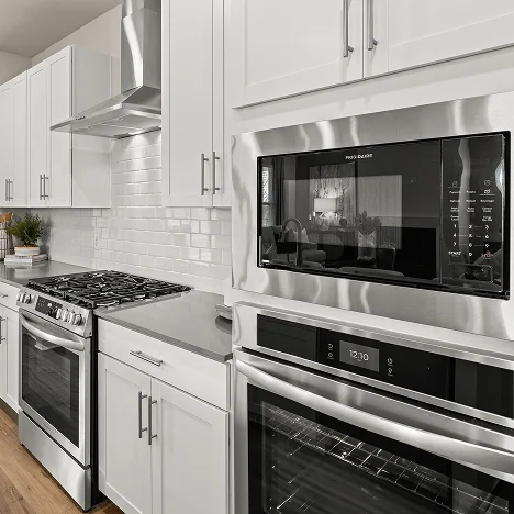 3731 Hawthorne Kitchen 7of10 F1
