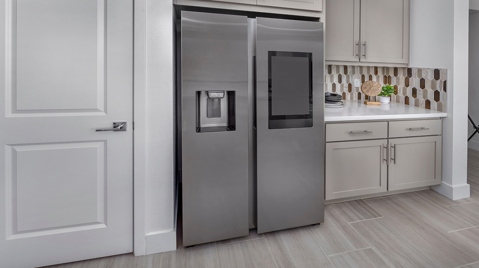 041025 Serenity One Lake Res3 EI Kitchen Refrigerator