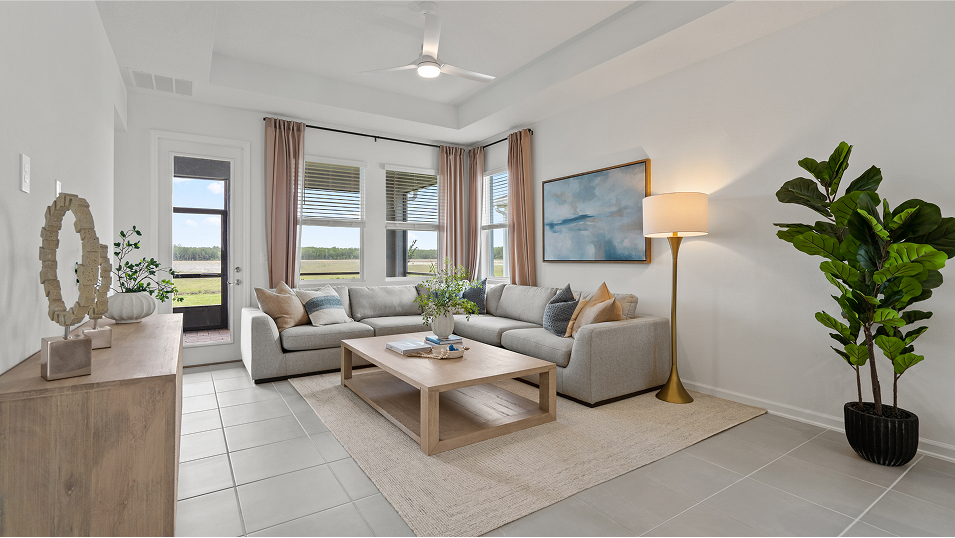 1553 Siesta Living 1of2 F1