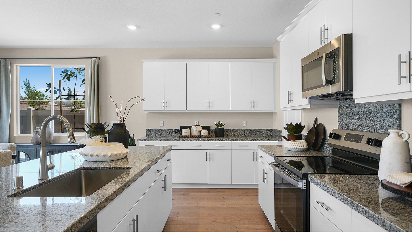 Estrella Res3 Kitchen 1of2 F1