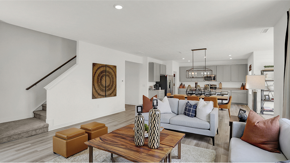 9156 Valencia Great 2of2 F1 Base2 041425