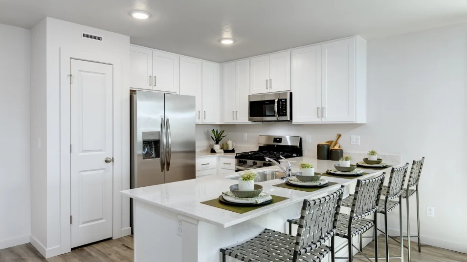 1474 Plan1474 Kitchen 1of2 F1 Walk Hero
