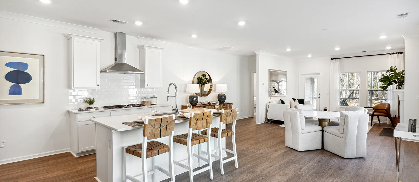 1558 Carlyle Kitchen 1of2 F1 6 3 25