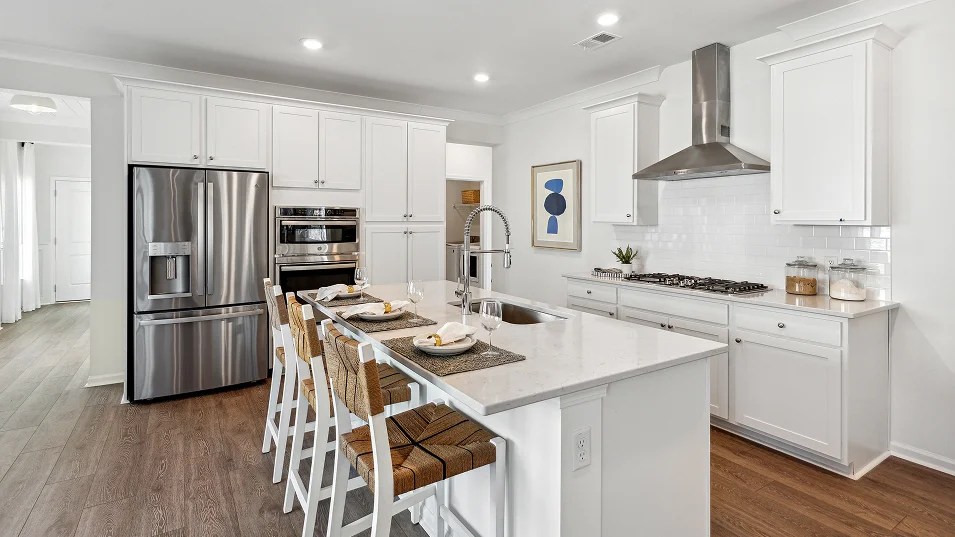 1558 Carlyle Kitchen 2of2 F1 6 3 25