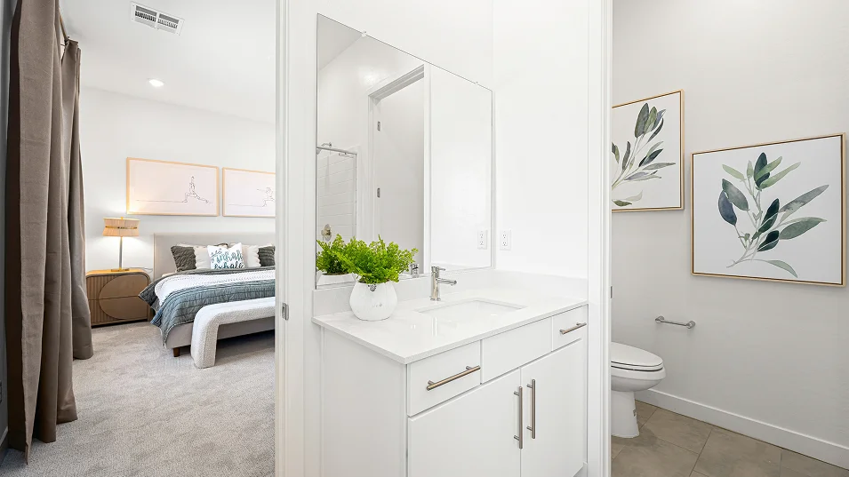 4001 Leighton NG Bath 2of2 F1 Base3