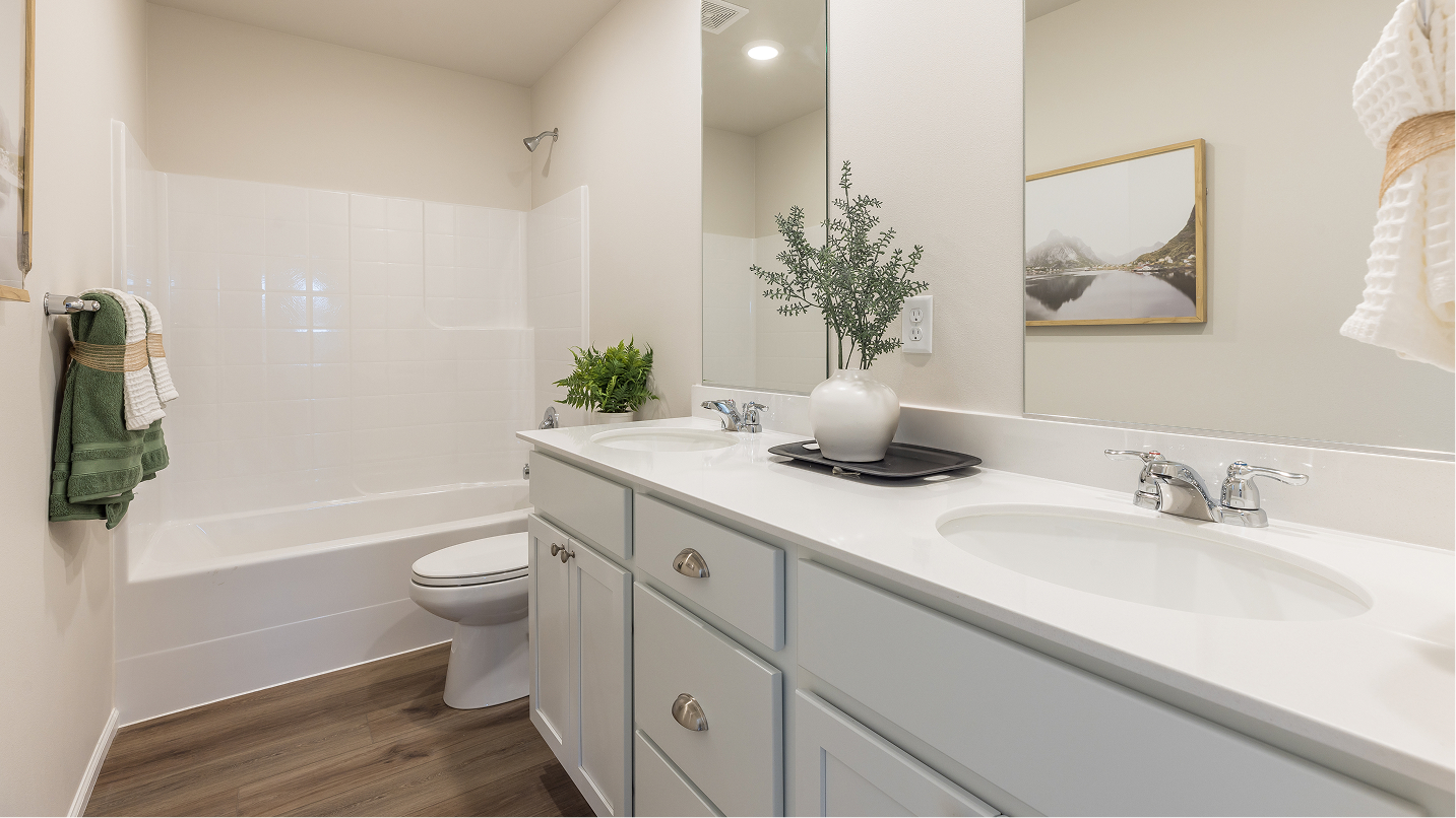 2758 Clark Bath2 F2