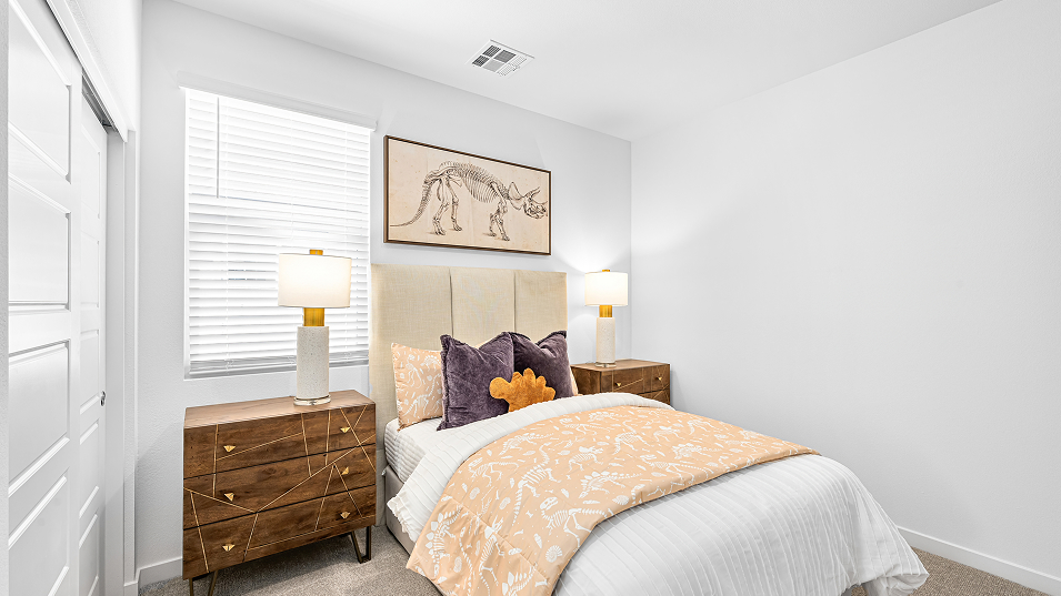 2550 Royal Bed3 1of2 F1