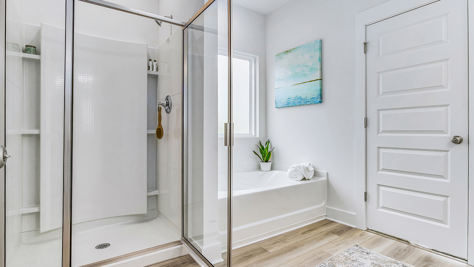 2033 Paxton Owners Bath 1of3 F1