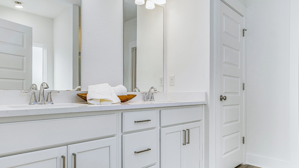 2033 Paxton Owners Bath 2of3 F1