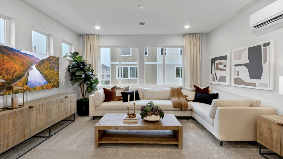 1684 Yarrow Great Room 1of4 F2