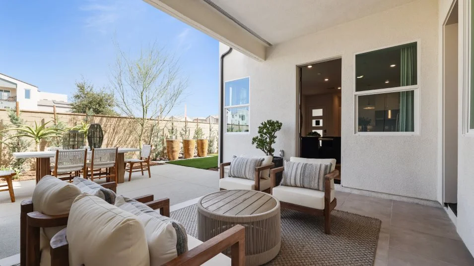 Crescent 1 Covered Patio