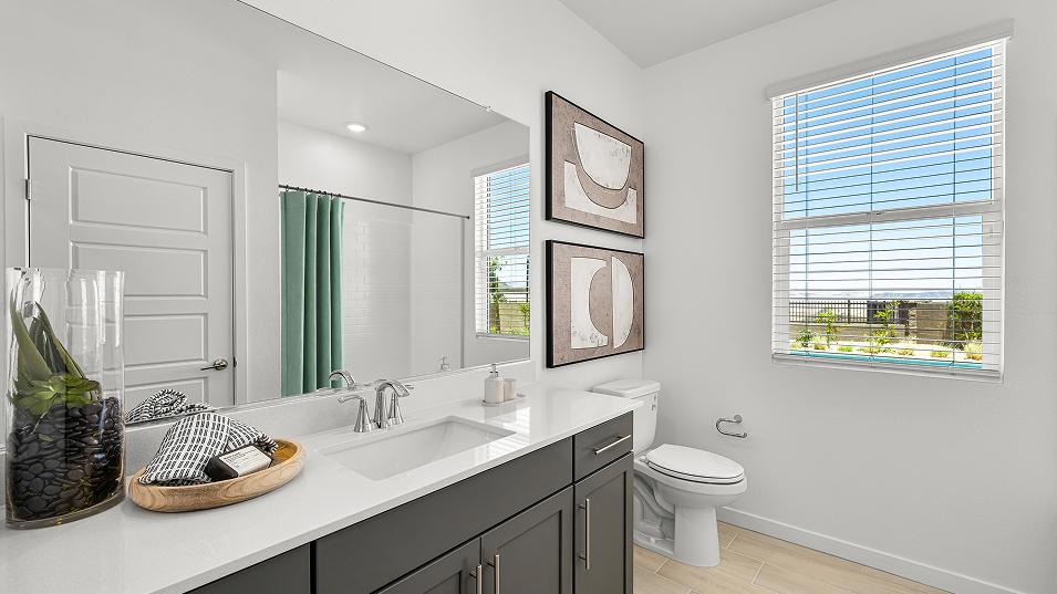 2600 Riviera Bath2 1of2 F1