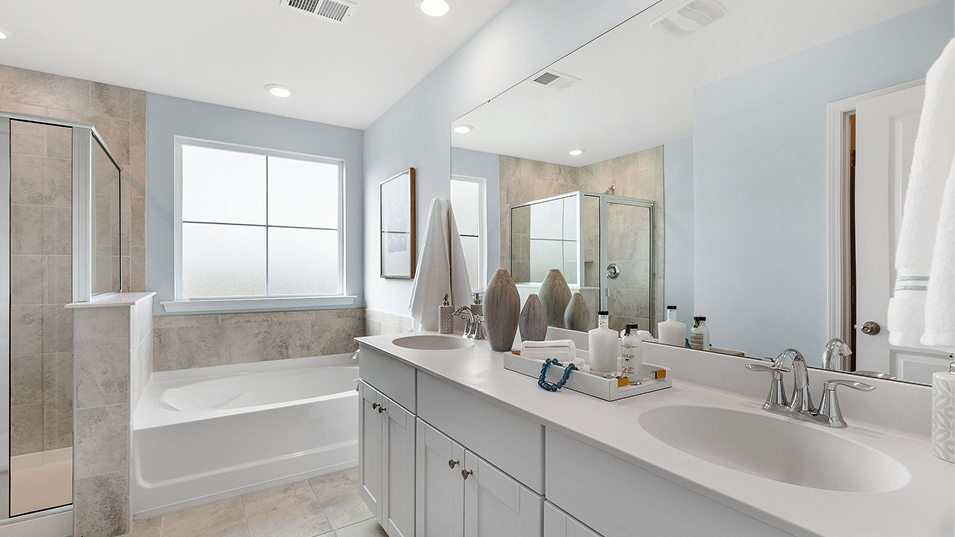 2816 Fanning Owners Bath 2of3 F2 5 30 25