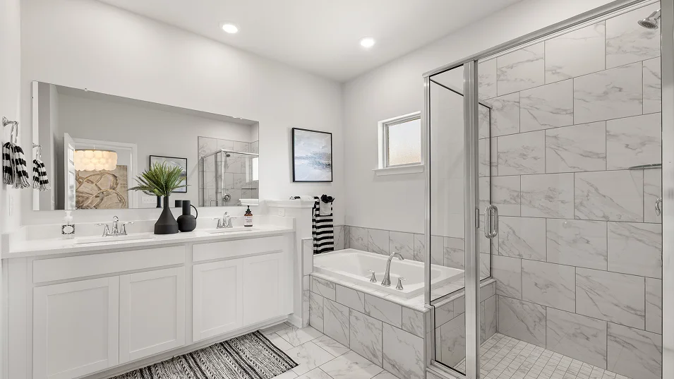 2572 Medallion II Owners Bath 2of5 F1 8 27 25