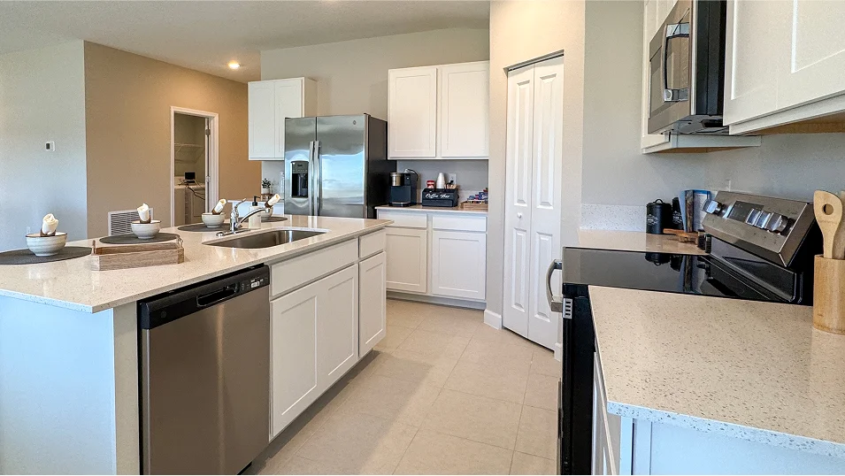 Florida Core N003 Celeste Kitchen 2of3 F1 Base6 5 2 25