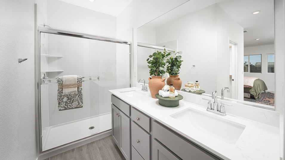 051325 Breakers Cove EI Shower F1