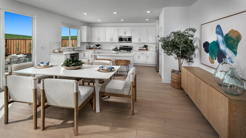 Emerald One Lake Res2 Dining F1