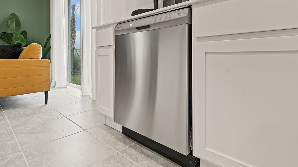Kitchen dishwasher