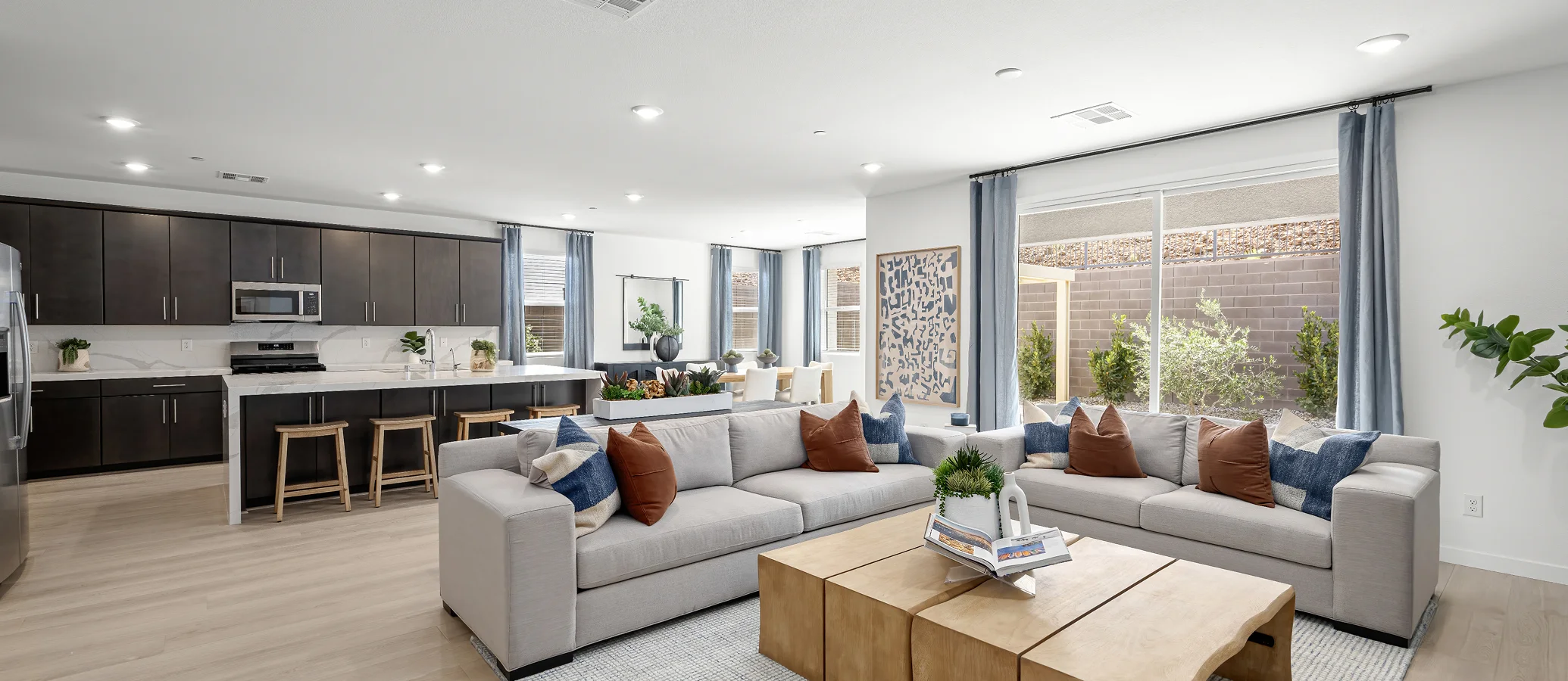 2668 Antoinette Living 1of3 F1 Base2