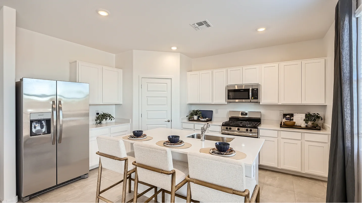 4049 Avery Kitchen 2of3 F1