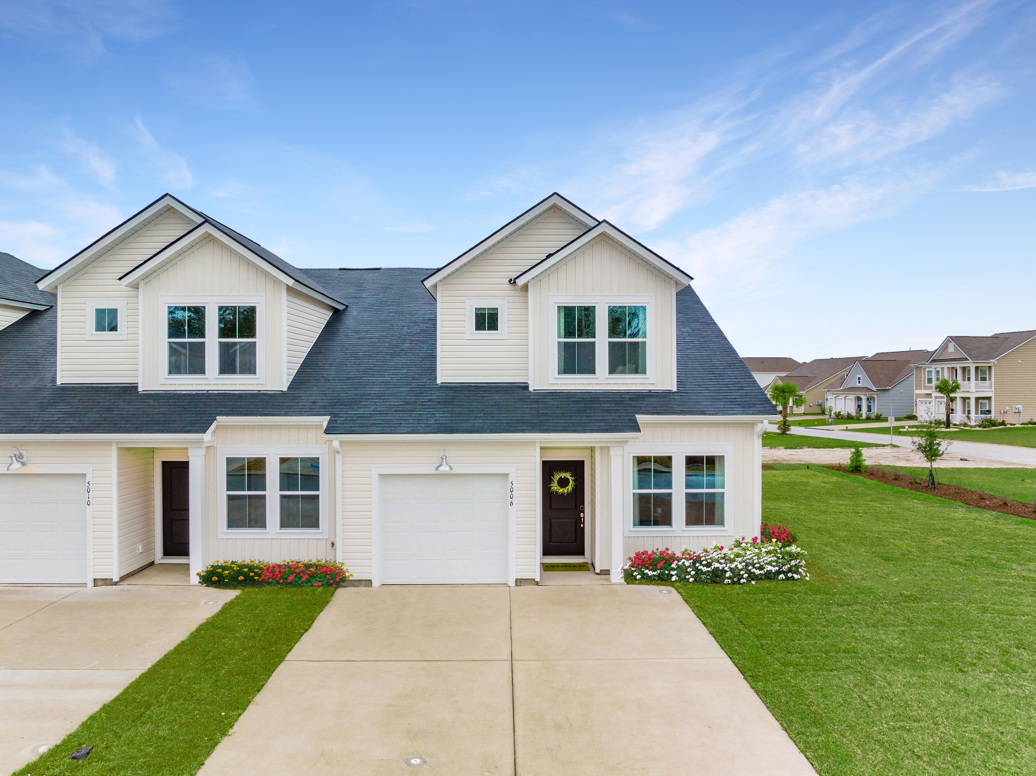 Townhomes Blakely Exterior Flowers