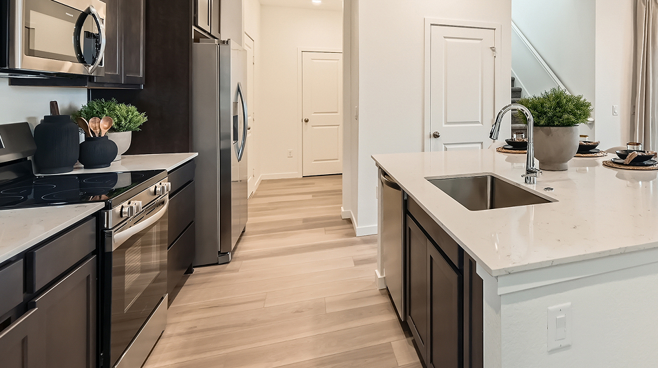 073125 1803 Plateau Kitchen 2of3 F1