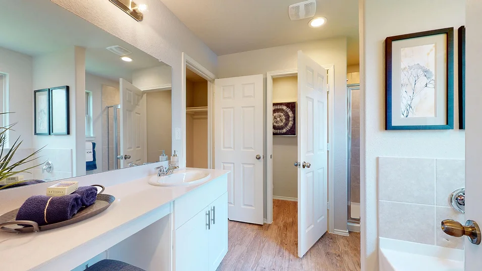 Taylor Core C350 Chelsey Owners Bath 1of2 F2 5 15 25