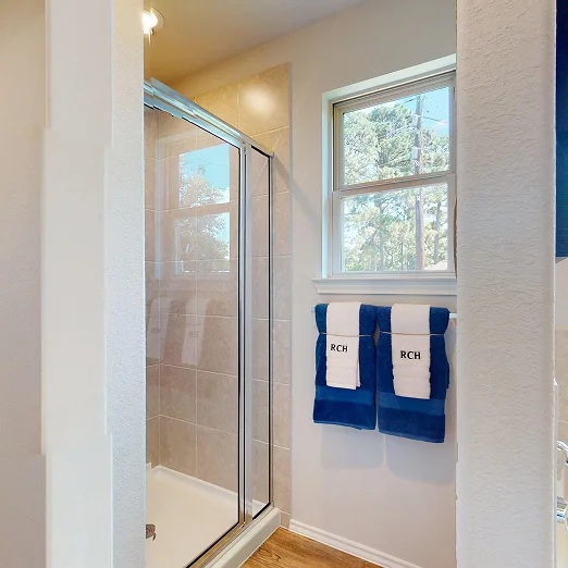 Taylor Core C350 Chelsey Owners Bath 2of2 F2 5 15 25
