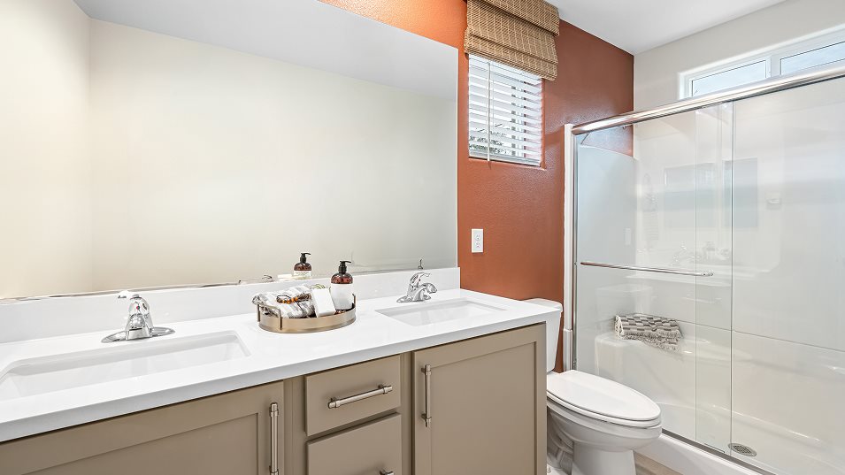 Daphne Owner's Suite Bathroom