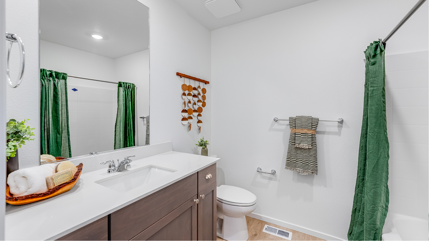 2121 Merlot3 Car Bath2 F2 Base3