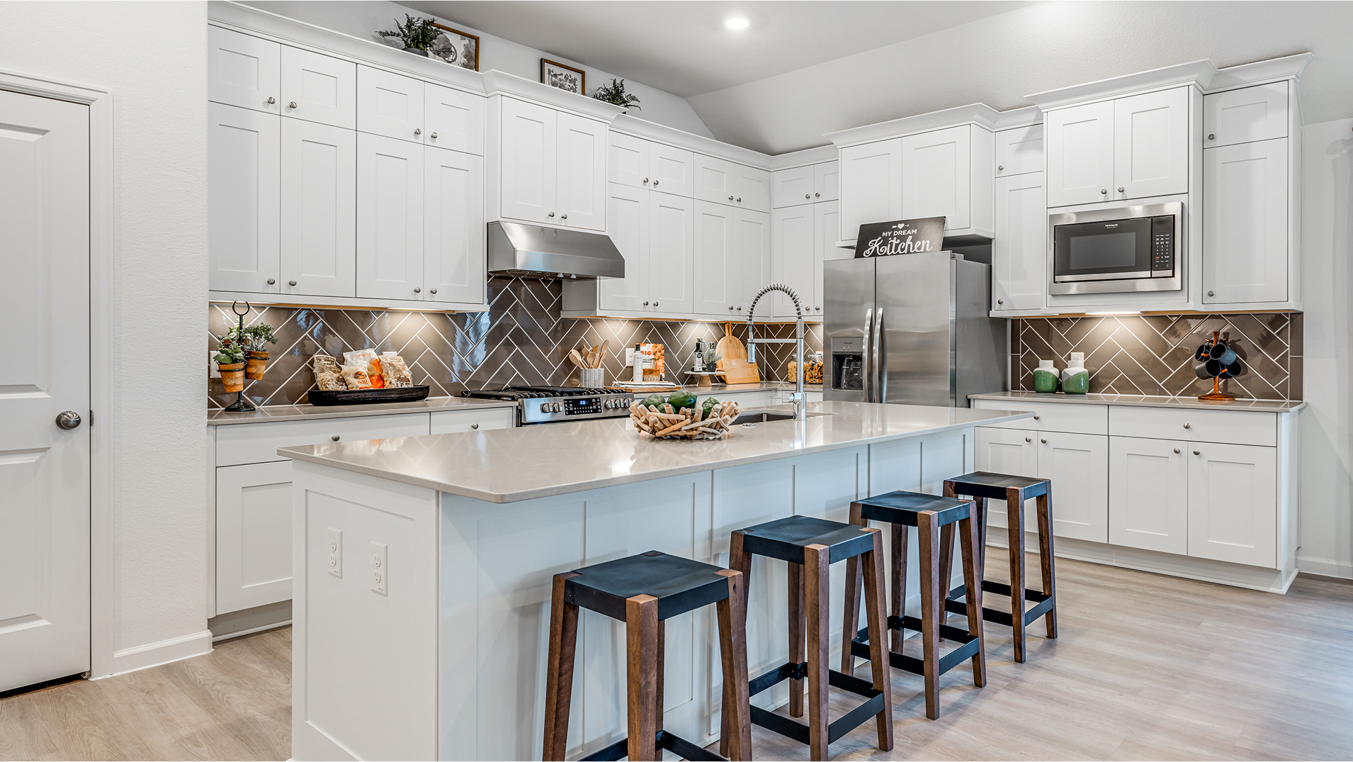 3534 Dashwood Kitchen 5of9 F1