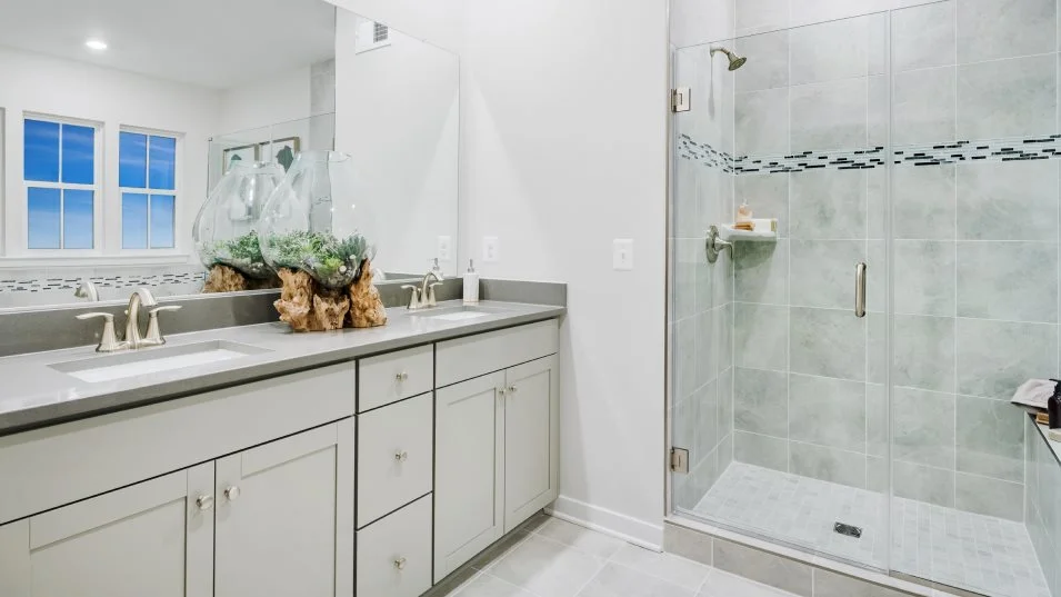 Harlow II Owners Bathroom