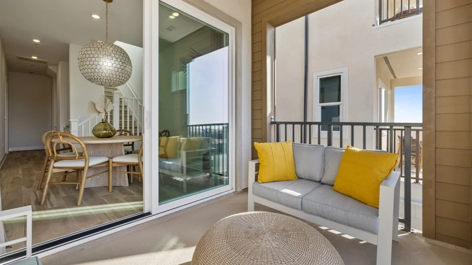 Estela 2 Covered Deck