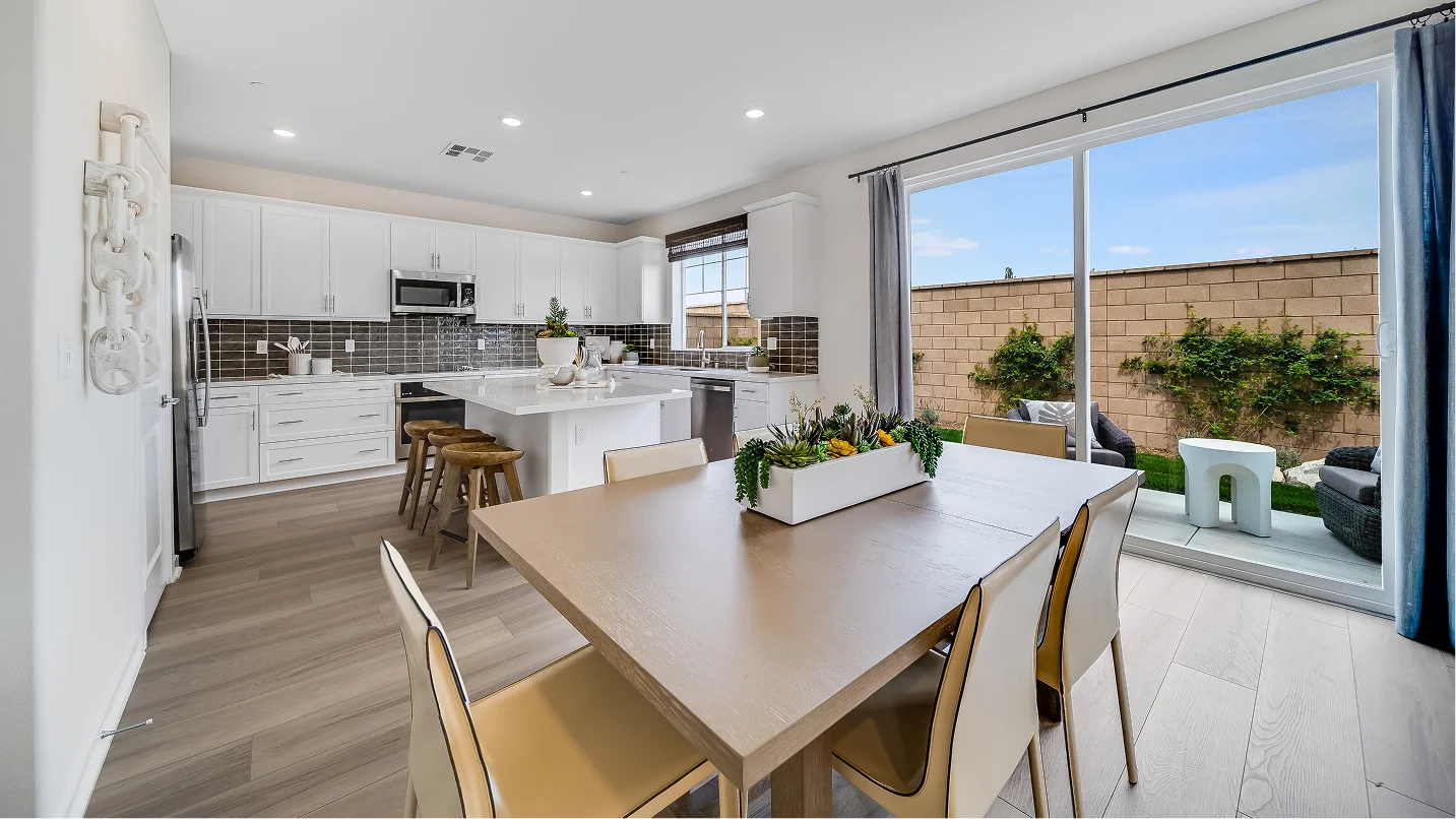 Glennview Springhill Res1 Dining 1of2 F1