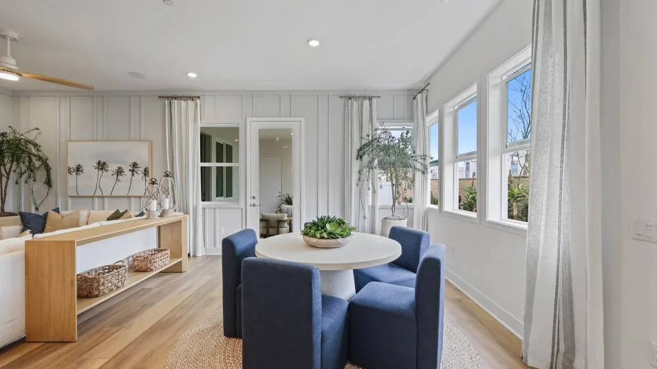 Crescent 1 Dining Room