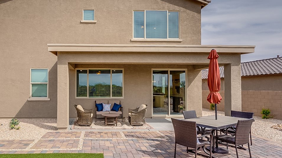 Desert Willow Backyard Covered Patio