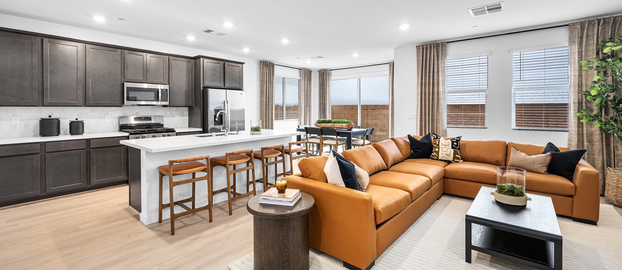 2770 Alice Living 2of4 F1 Base2