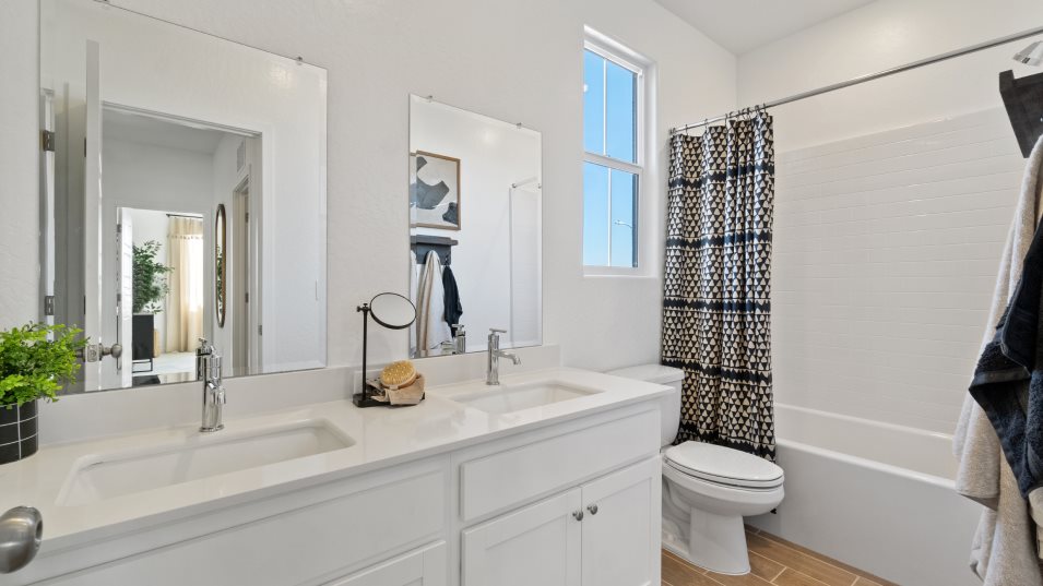 Melody bathroom 2