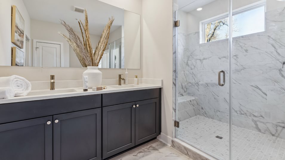 MacArthur Owners Bathroom