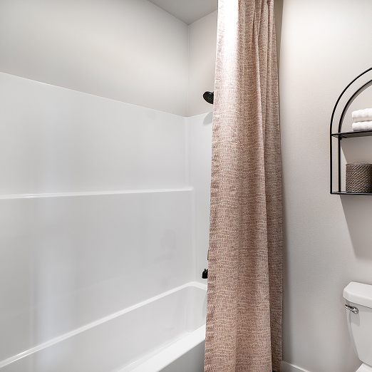 4141 Windsor Bath2 3of3 F2