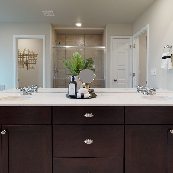 2501 Magnolia Owners Bath 1of3 F2 Base1