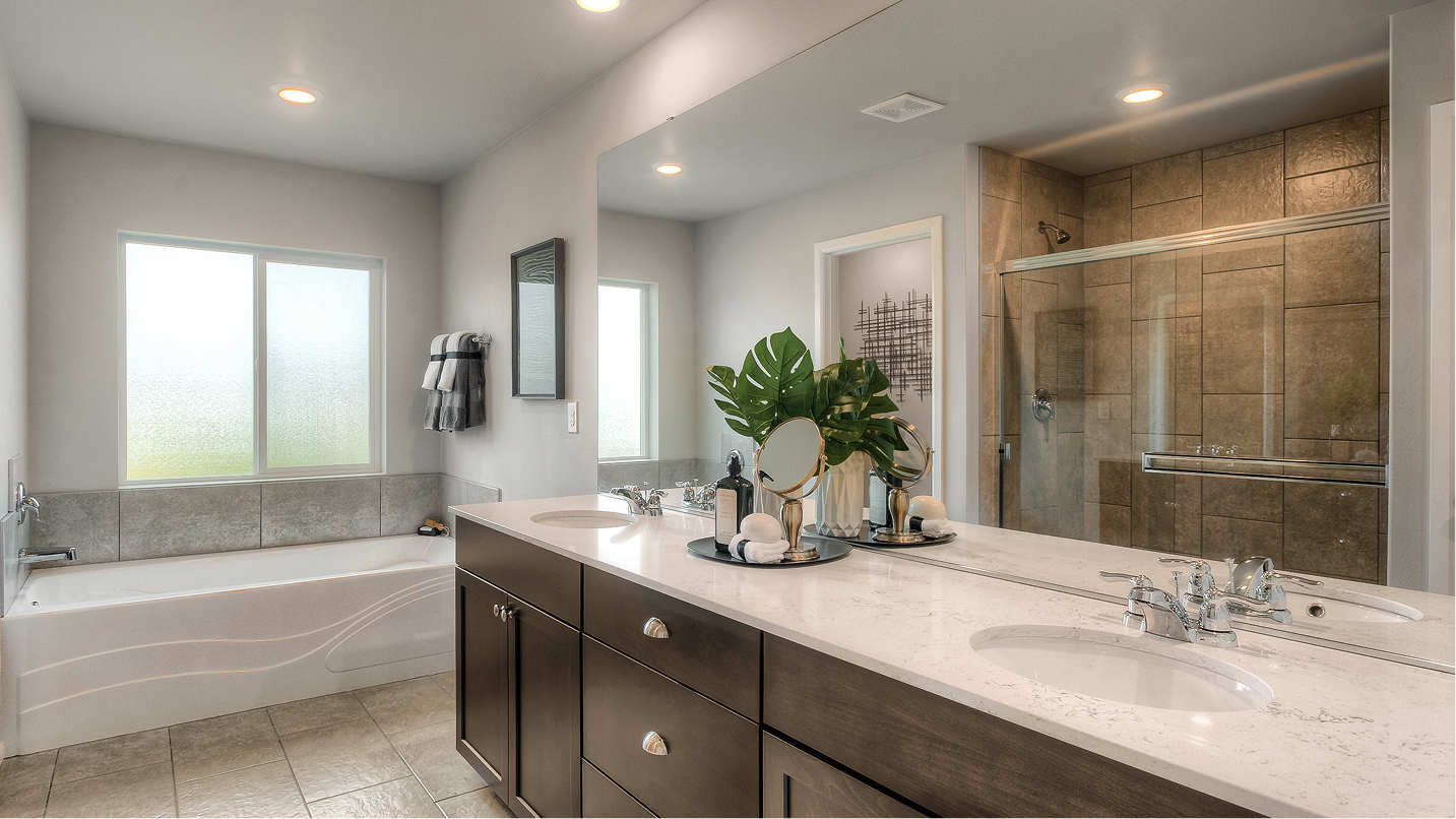 2501 Magnolia Owners Bath 3of3 F2 Base1