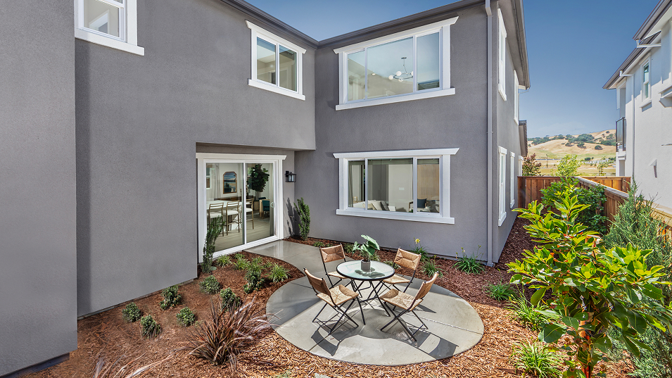 Hawthorn Hills Lagoon Valley Res6 Exterior Backyard 2of2