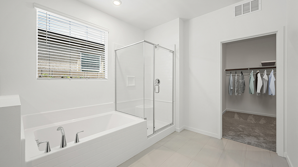 2668 Antoinette Owners Bath 3of3 F1 Base2