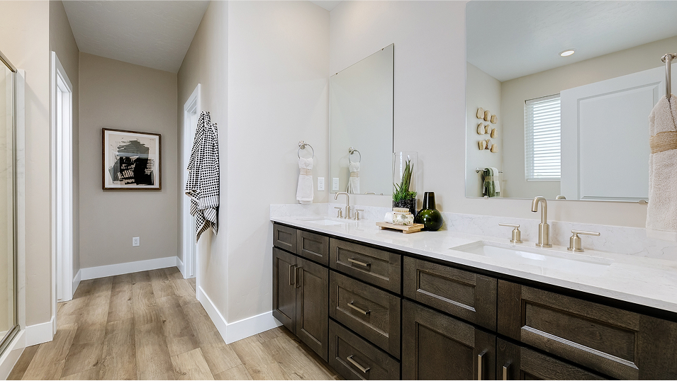 2350 Plan2350 Owners Bath 2of4 F1