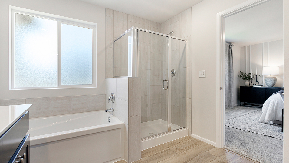 3215 Bainbridge II Owners Bath 2of2 F2