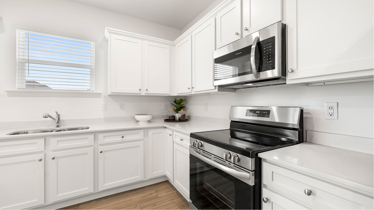 7653 Portland Kitchen 3of3 F1 Base2 081225