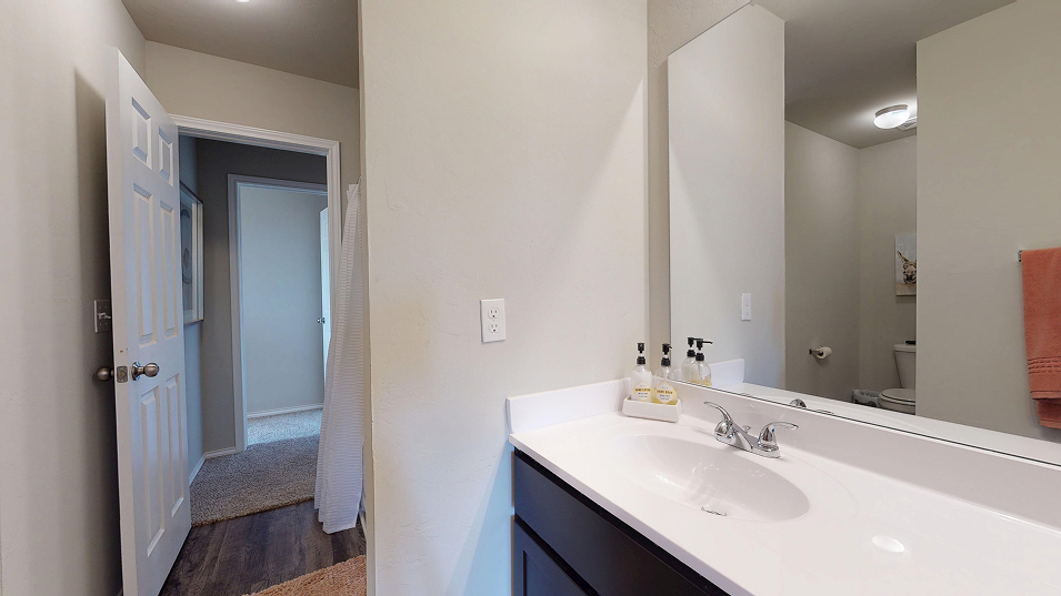 Taylor Core M050 Magnolia Bath2 1of2 Matterport F1 5 13 25