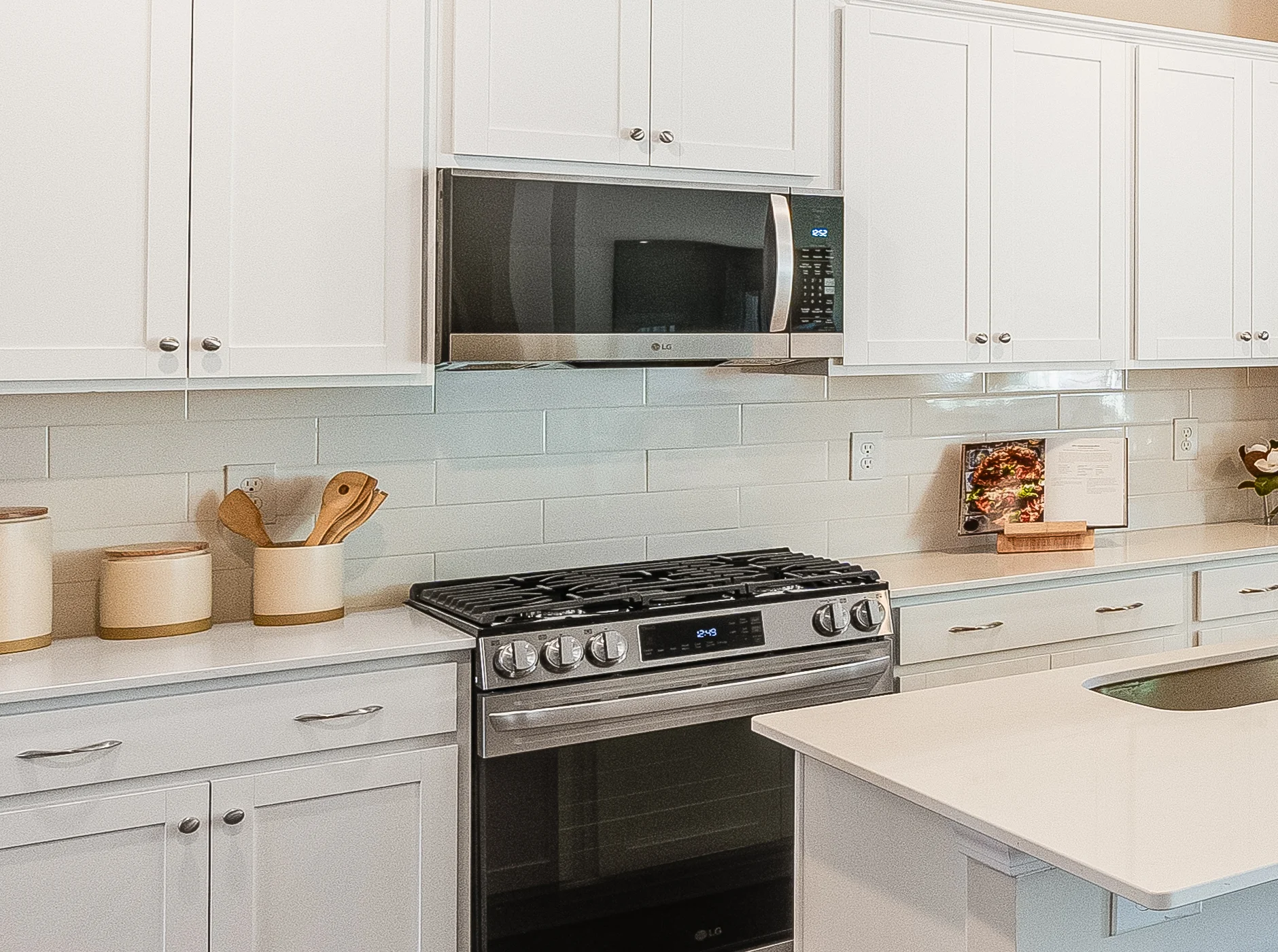 Gas Range & Microwave