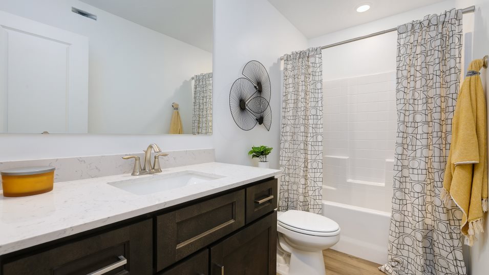 Plan 2116 Bathroom 3